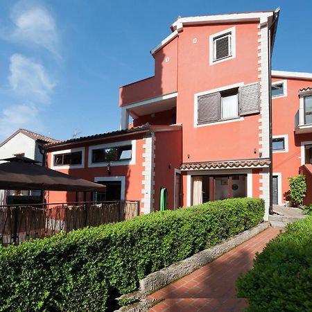 Апартаменты House Mitic Ровинь Экстерьер фото